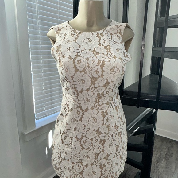 Alice + Olivia Dresses & Skirts - Alice + Olivia Cream Floral Lace Mini Dress